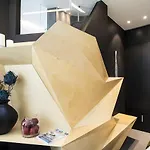 Vi
